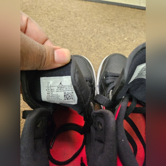 Size 7.5 - Jordan 1 Mid Siren Red 2021 - Picture 7 of 8